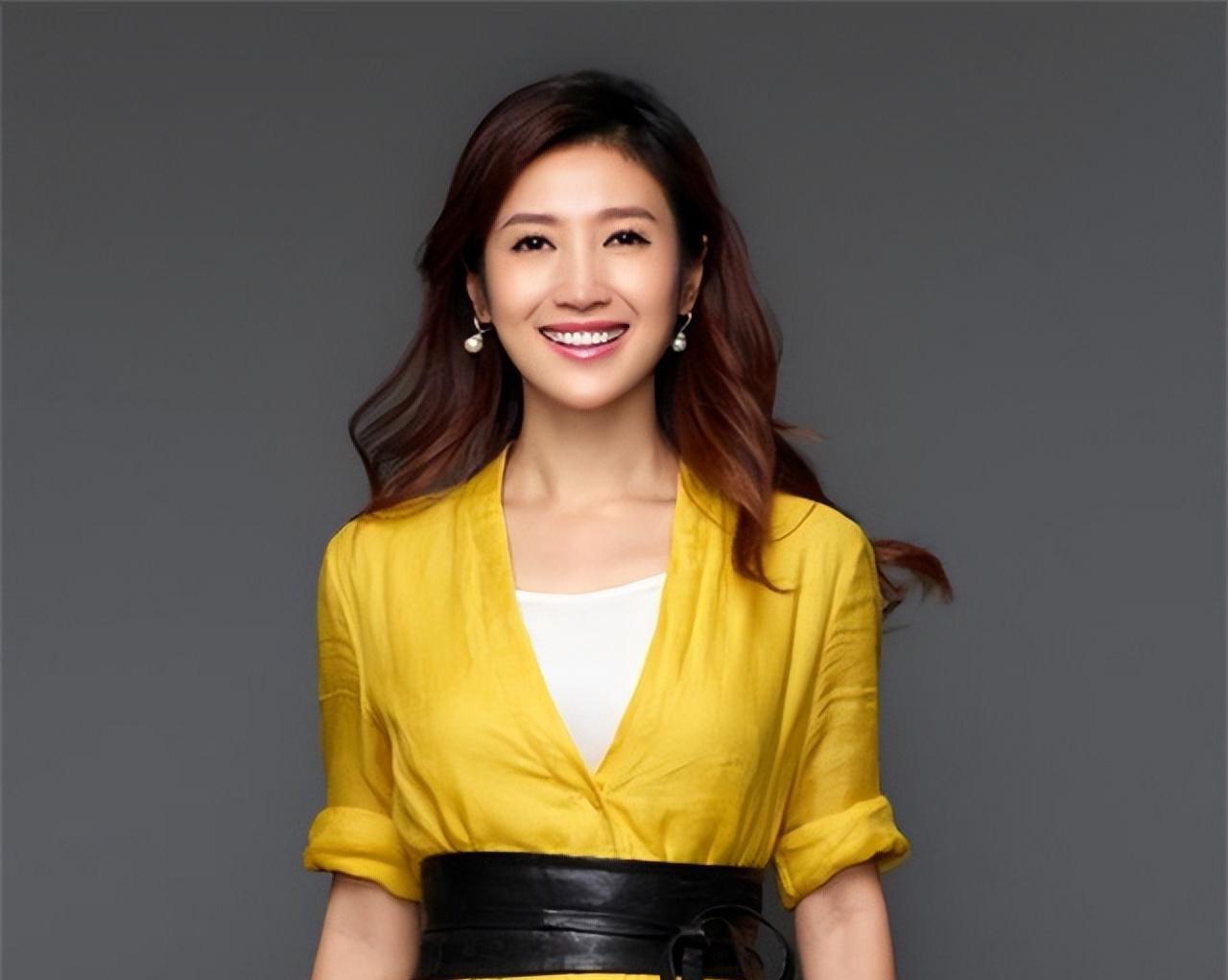 徐春妮:历经风雨,终见彩虹 徐春妮,这位中国娱乐圈的璀璨明星,以其