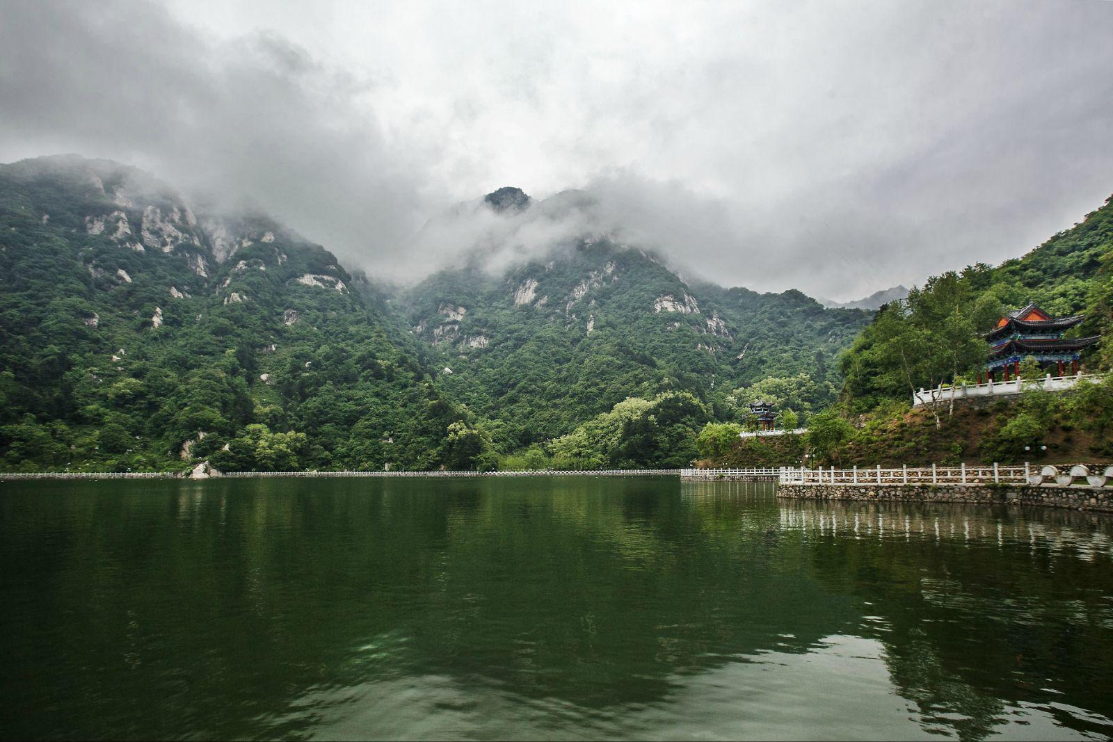 翠华山:秦岭终南山世界地质公园的核心 翠华山位于西安市以南30公里
