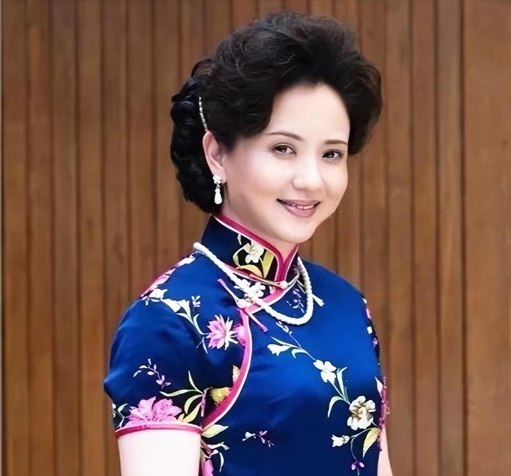 陶慧敏:江南美人的影视传奇 陶慧敏,被誉为"江南第一美女",举手投足间