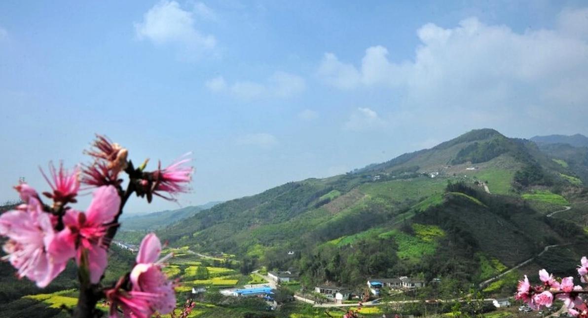 葛仙山:中华灵宝第一山 葛仙山位于江西省上饶市铅山县,原名云岗山.