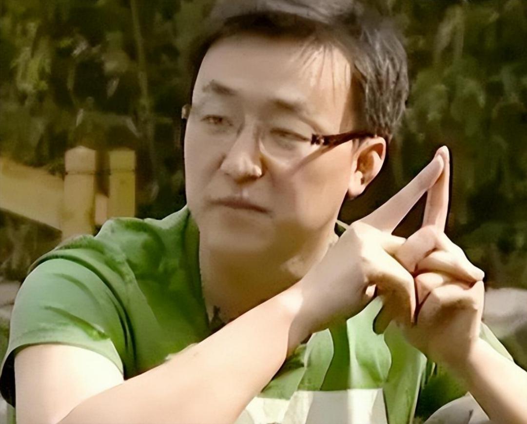 央视主持人苗凯:风光背后的艰辛 苗凯出身农村贫苦家庭,从小学习