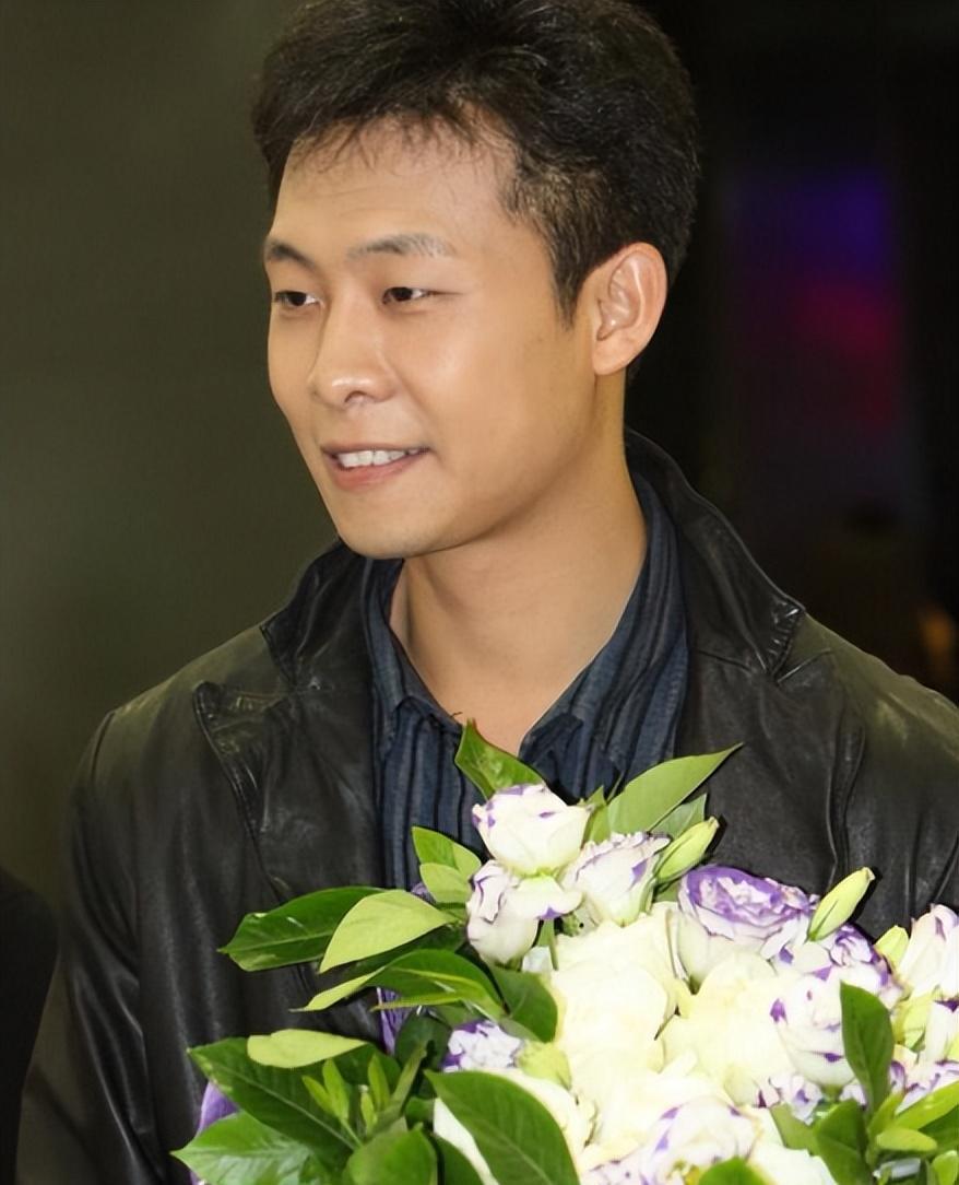 张译:16年宠妻如宝,事业与家庭双丰收 张译在演艺界的成功并非一帆