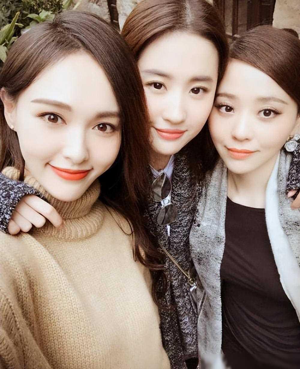 骨相之美:赵丽颖与唐嫣的芭莎派对启示 近期,赵丽颖和唐嫣在芭莎派对
