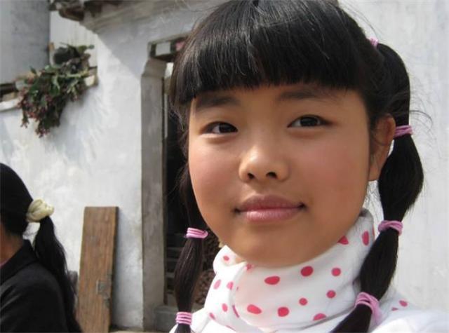 王莎莎:依然有演员梦 王莎莎,曾被嘲讽是"最丑童星",如今成为学霸