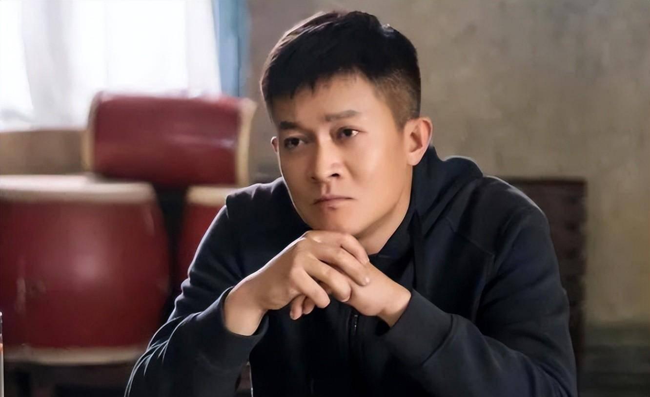 "关系户"时,人们很容易联想到没有真才实学,仅靠人脉资源上位的演员