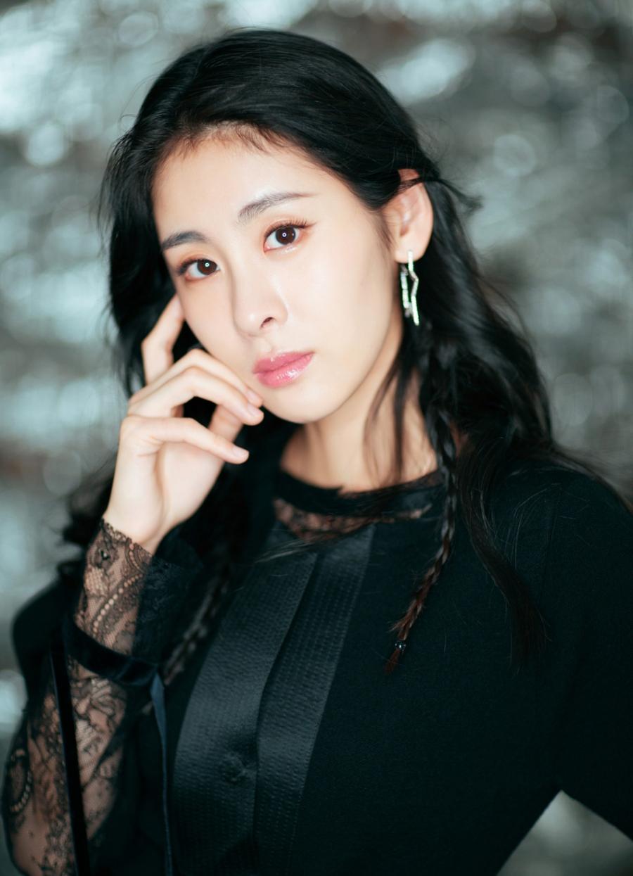 张碧晨:分手后为华晨宇生下女儿 张碧晨,作为新生代歌手中顶尖的存在