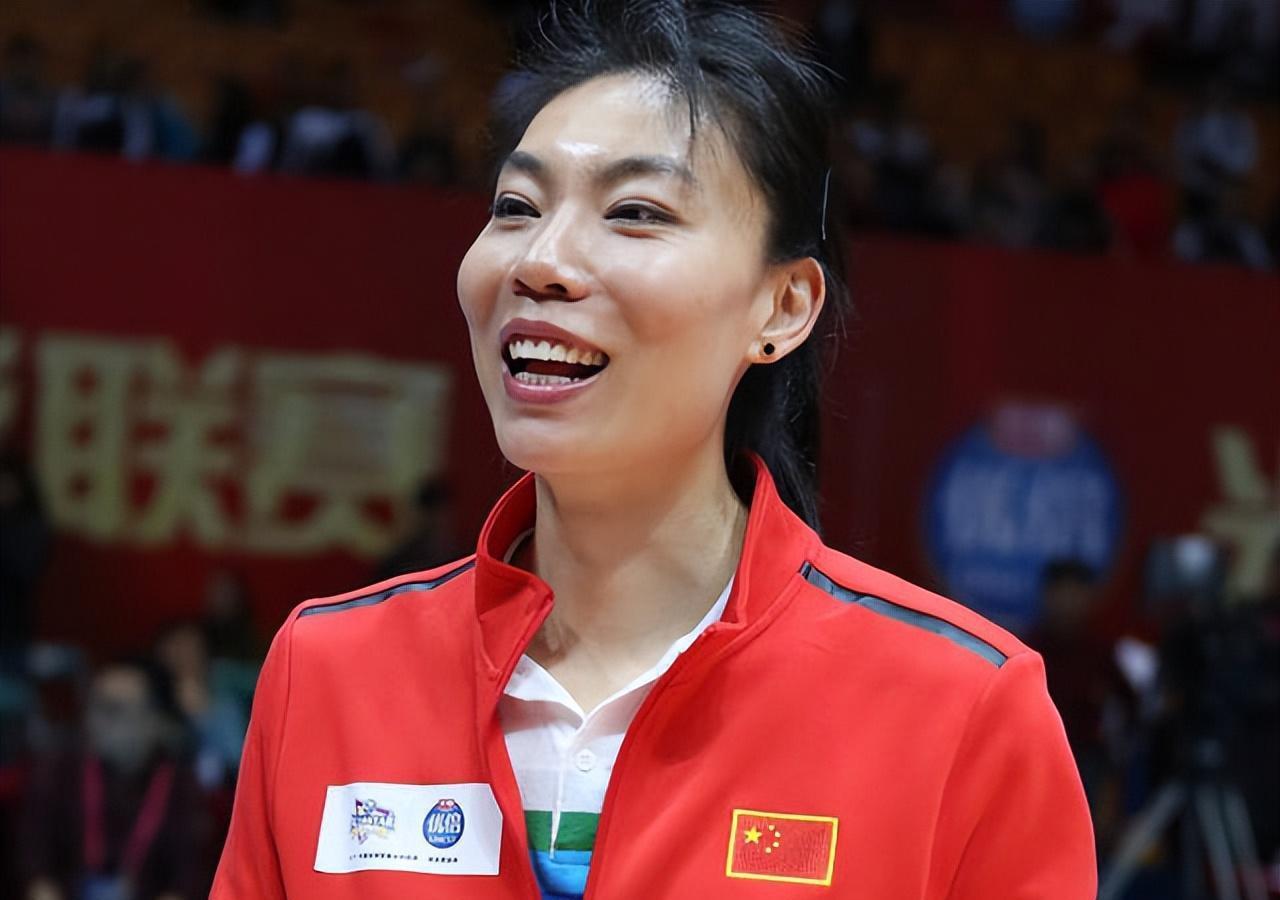 张萍:中国女排"暴力"副攻的辉煌与寂寞 张萍是中国女排历史上最具"