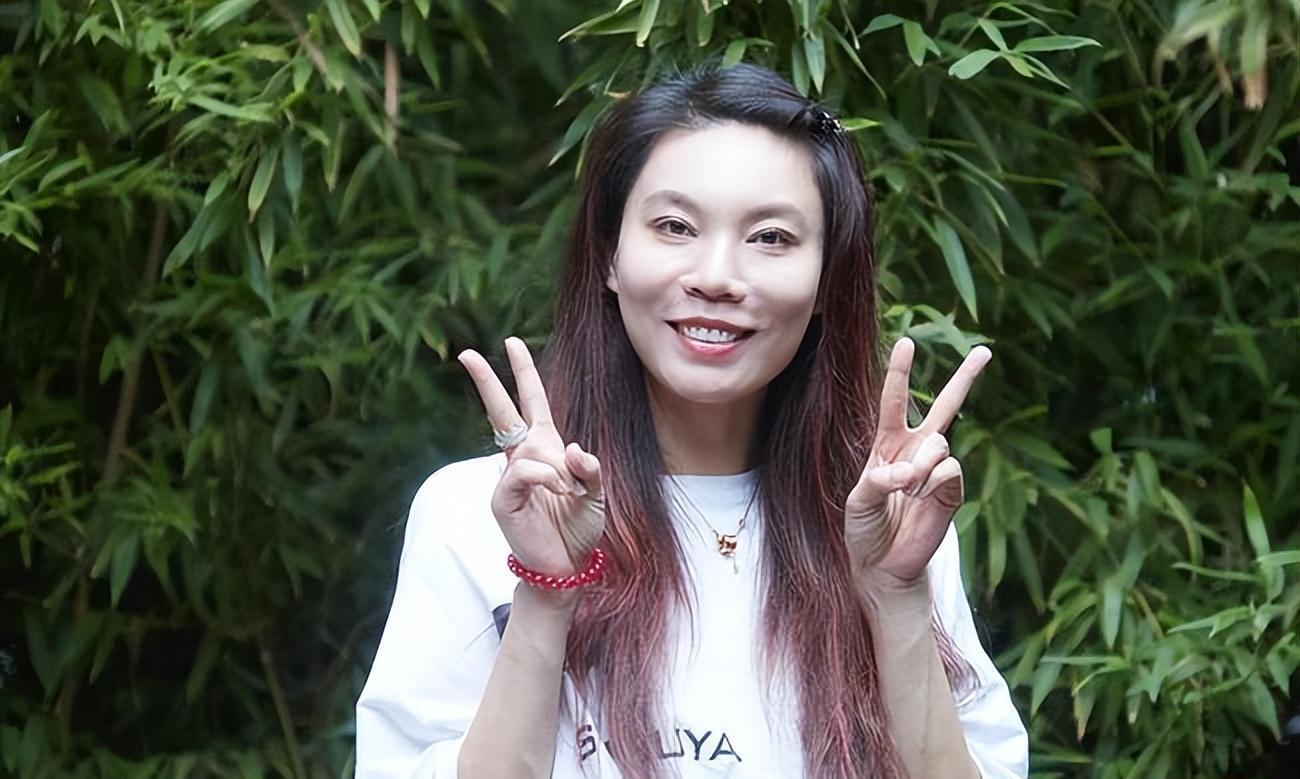 张萍:中国女排"暴力"副攻的辉煌与寂寞 张萍是中国女排历史上最具"