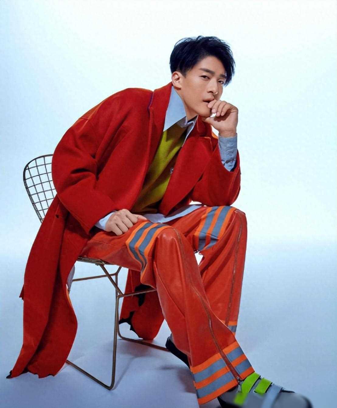 孙艺洲:非著名演员的路上越走越远 2024年初,内地电影《年会不能停》