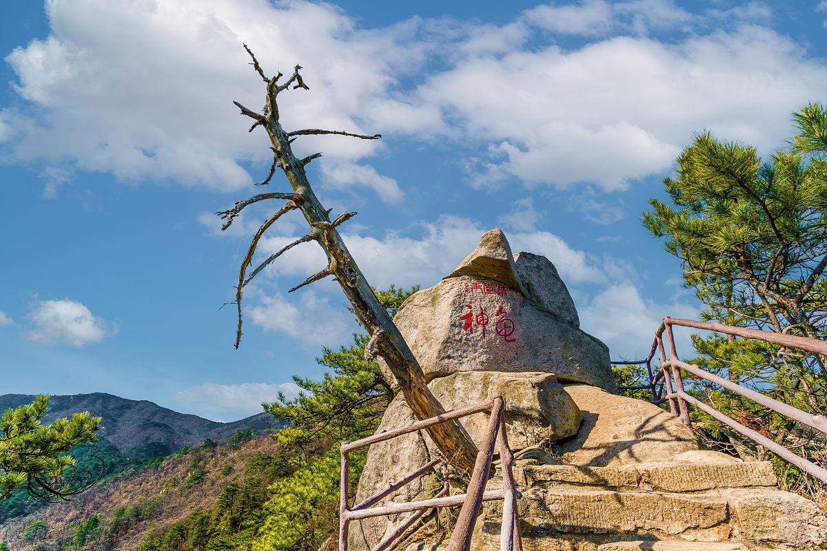 天堂寨:大别山主峰之一 天堂寨位于安徽六安金寨与湖北罗田交界之地