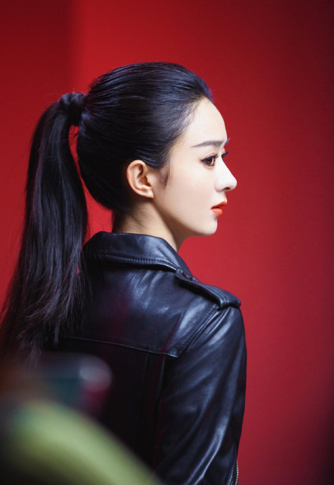 赵丽颖:从清纯小女生到女强人的华丽蜕变 赵丽颖以浓妆红唇,高马尾的