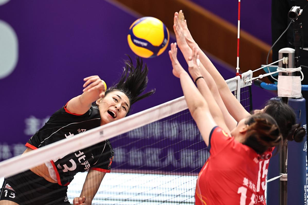 排球各位置球员及其职责简介 排球是一项团队运动,每个队员在场上都有