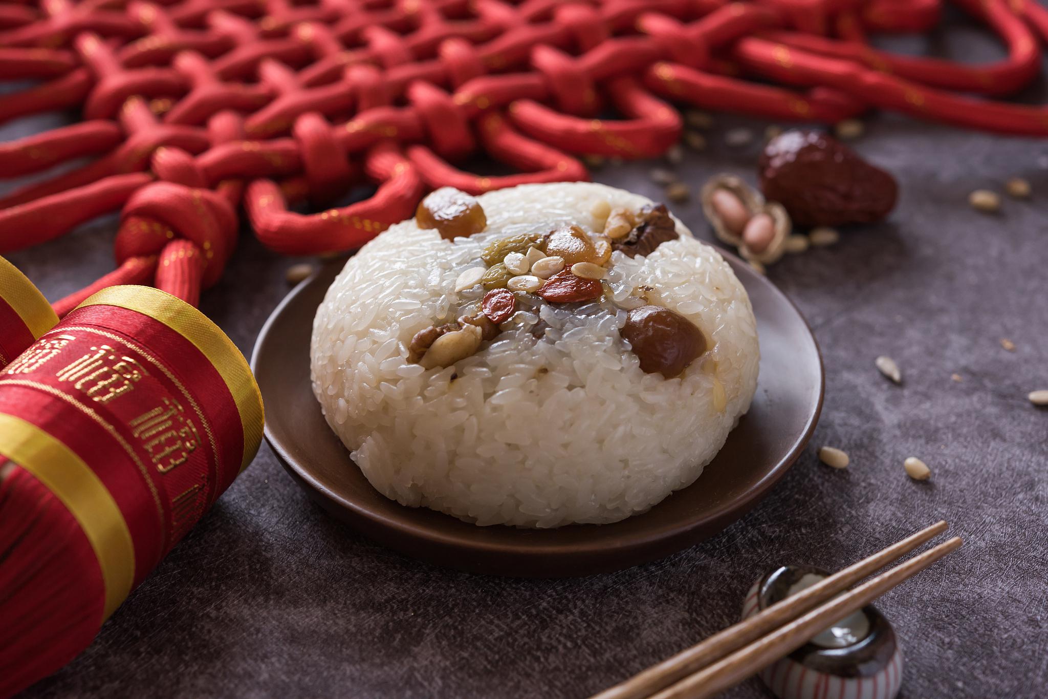八宝饭:新春佳节必备美食 八宝饭,那香甜软糯的口感,丰富的营养,让人