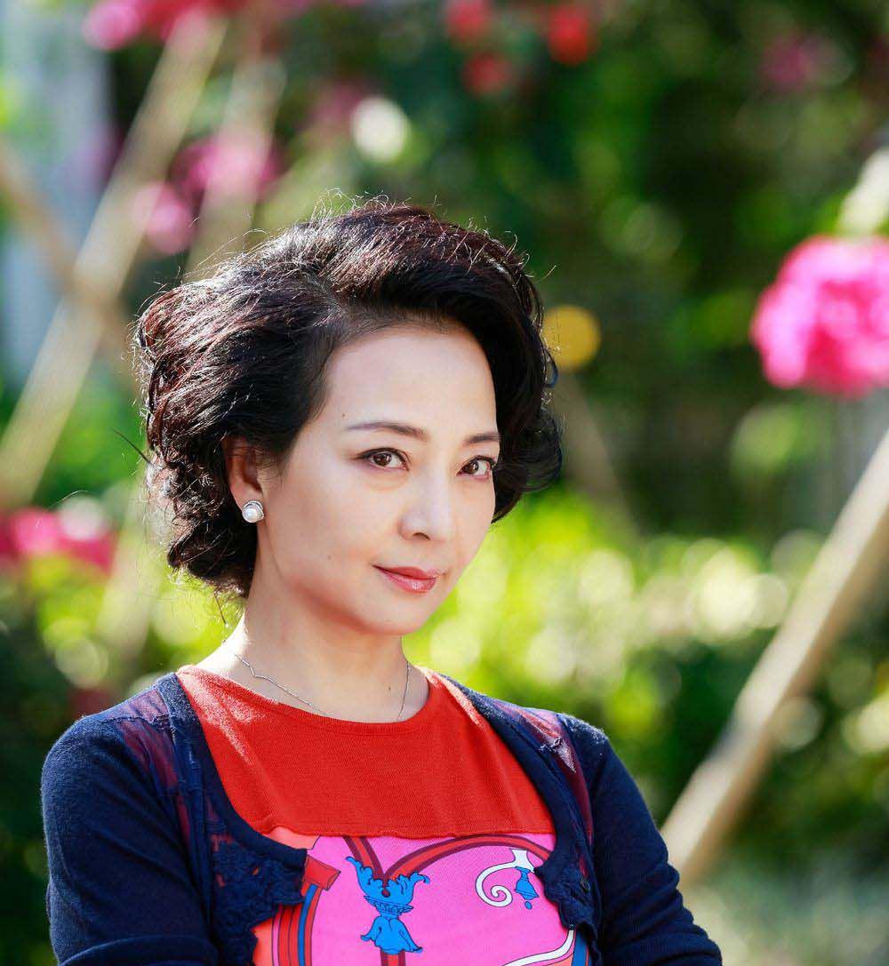 马羚:从坎坷家庭到演艺巅峰,如今54岁仍独身的女演员 马羚,一个早已在