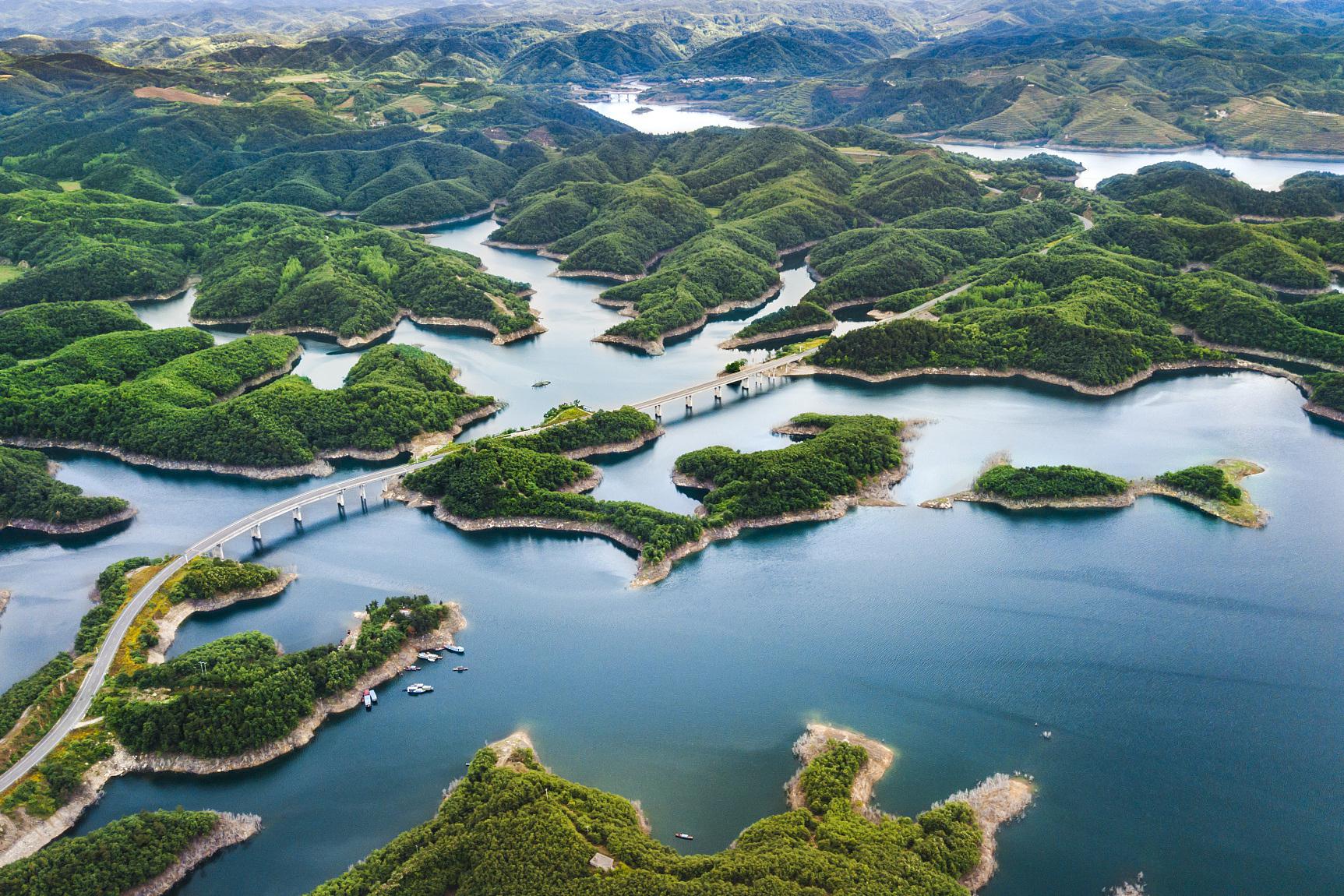 陆水湖:一个治愈心灵的圣地 陆水湖,一个名字如诗的地方,让你一听就