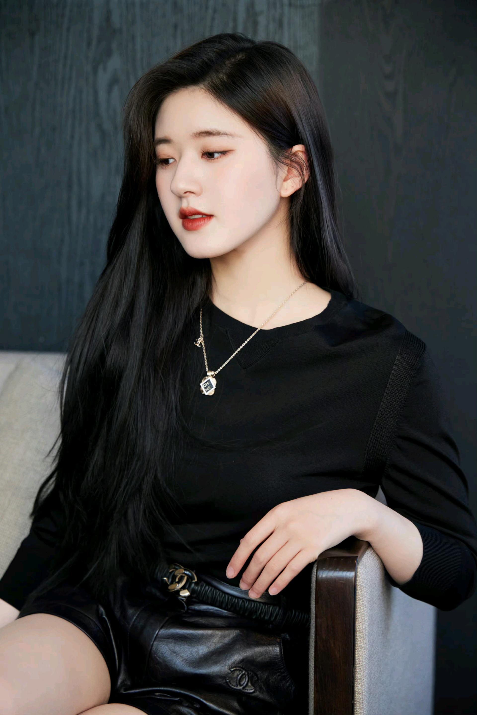 赵露思:美丽与才华的象征 赵露思,这个名字如今已成为了无数人心中的