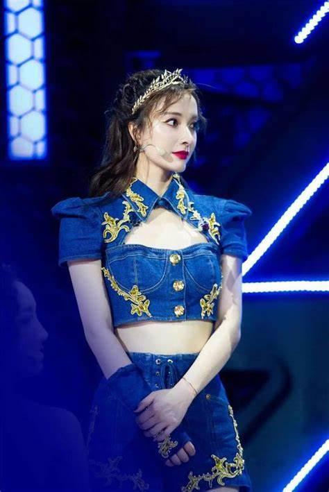 吴昕:从被打击到逆袭,勇敢追求梦想的力量 吴昕在一次跨年晚会上遭遇