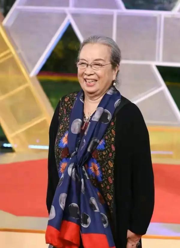 李明启:真正的艺术家 李明启老师身上展现了一名老艺术家该有的气质