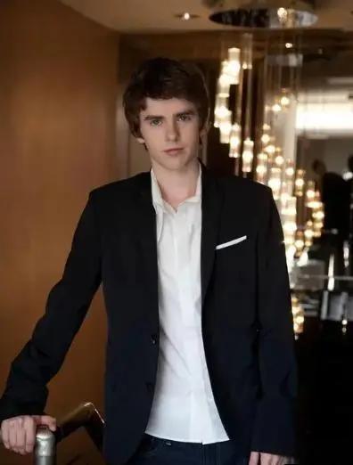 良医》男主弗莱迪·海默官宣结婚:演艺圈又添一幸福佳话 在演艺圈又