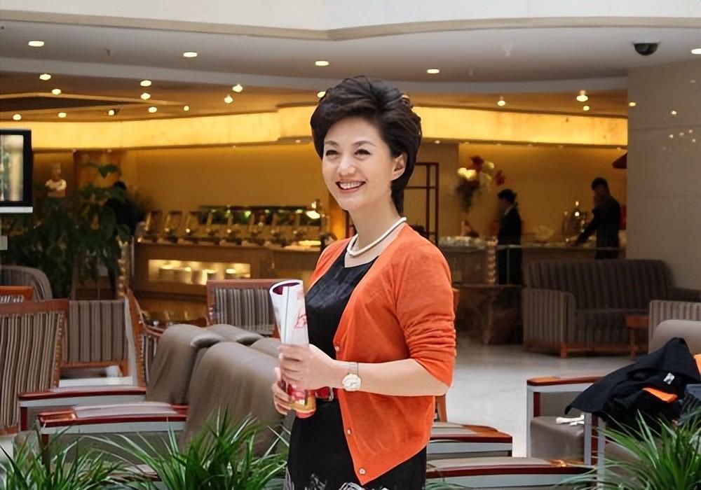 海霞:从央视主播到公益先锋的华丽转身 海霞,这位前国家新闻联播主播