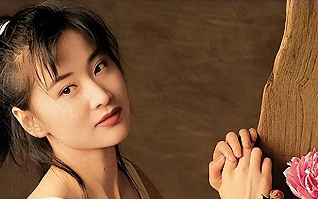 于莉:60岁孤身一人 于莉曾是香港备受瞩目的女明星,掌握着马景涛的