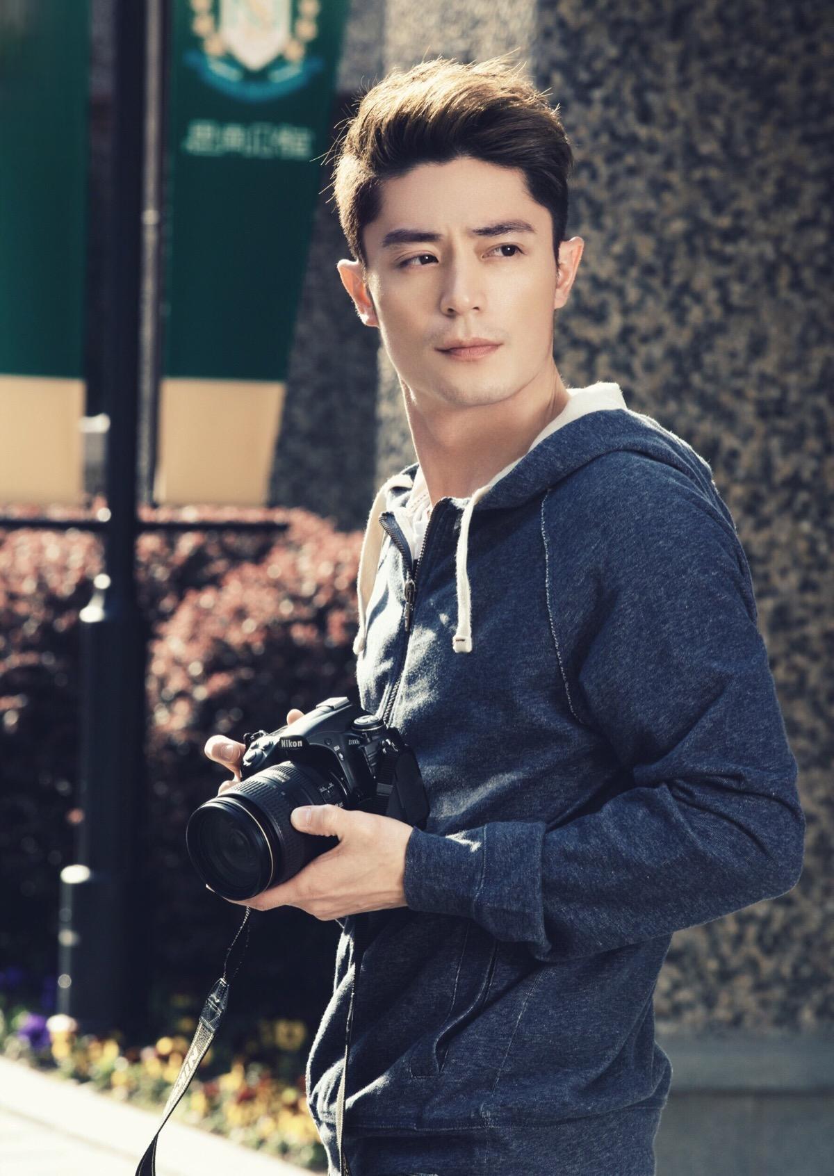 霍建华:白豆腐背后的人生故事 霍建华是一位才华横溢,珍惜家庭的男人