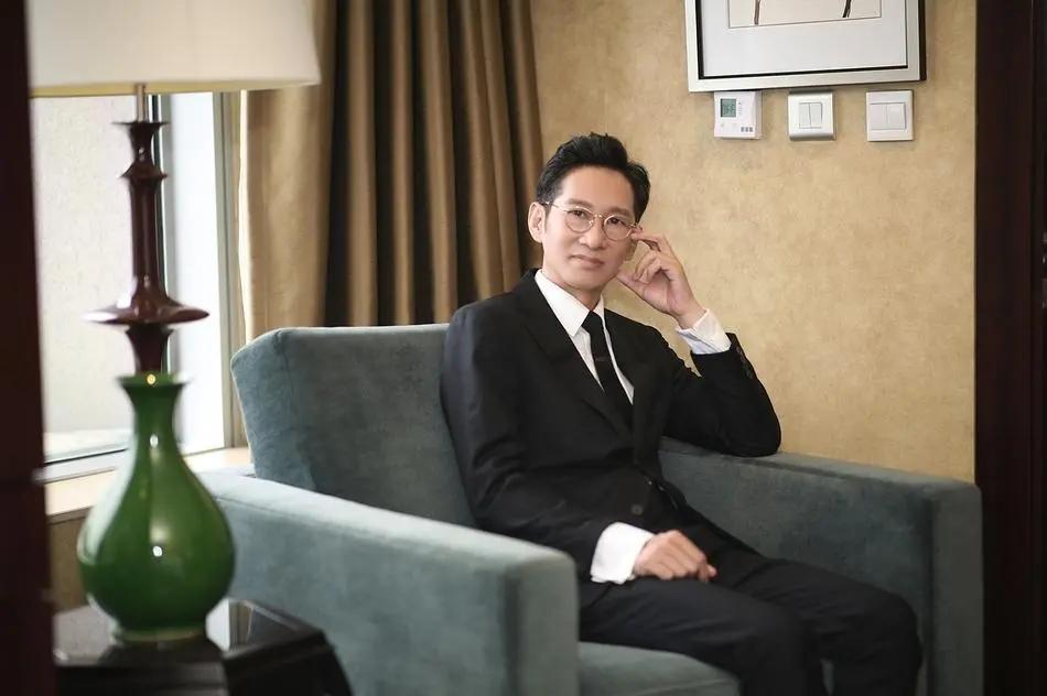 老戏骨王劲松怒斥粉丝 王劲松怒斥粉丝用他照片当头像,被网友质疑后删