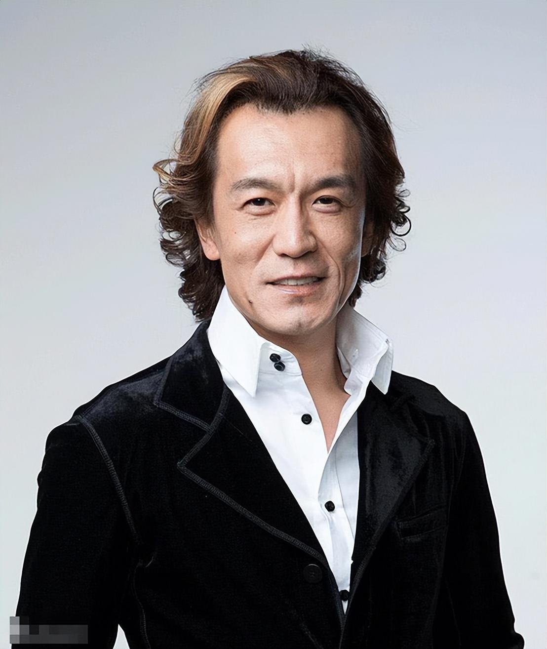 李咏:用生命诠释"非常6 1"的传奇主持人 李咏,一个名字,一种精神,一段