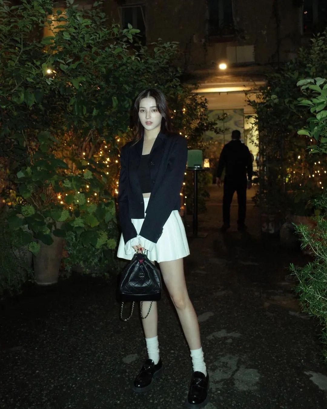 李承利:全球百大最美面孔 李承利(nancy)是韩国女团momoland成员,被