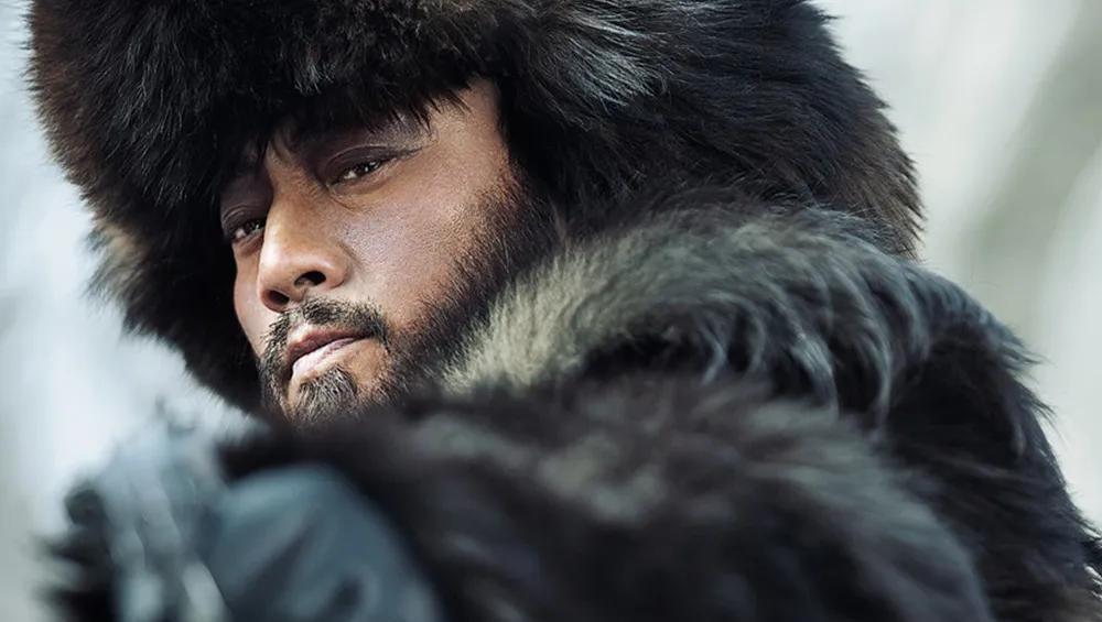 张涵予:戏里硬汉戏外深情,演艺与配音双料大咖 张涵予,这个名字在演艺