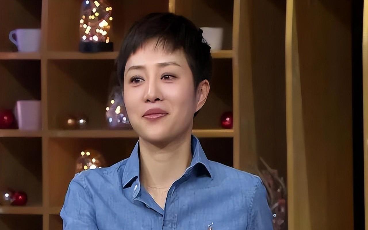 张龄心:从演艺新星到幸福家庭的华丽转身 张龄心,这个名字对于许多