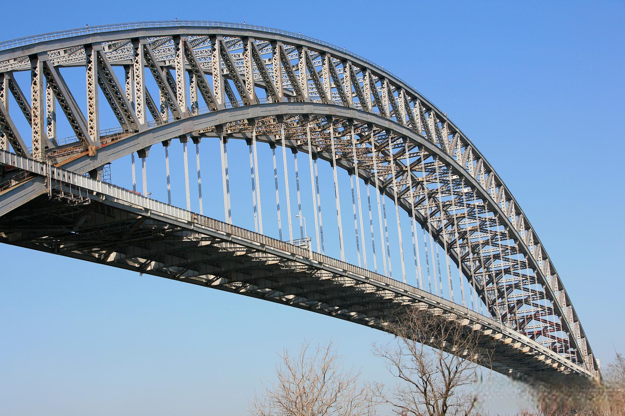 中国桥梁建设技术的里程碑 世界最大跨度劲性骨架混凝土拱桥——广西