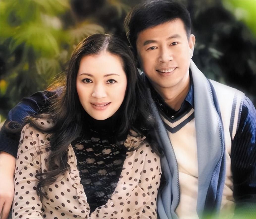 爱情与父爱:江柏萱与蔡雯一家人的深厚情感 江柏萱与妻子蔡雯的爱情