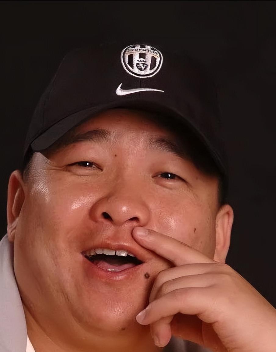 孙小宝:事业与爱情的坎坷之路 孙小宝,东北二人转颇有些名气,他的事业