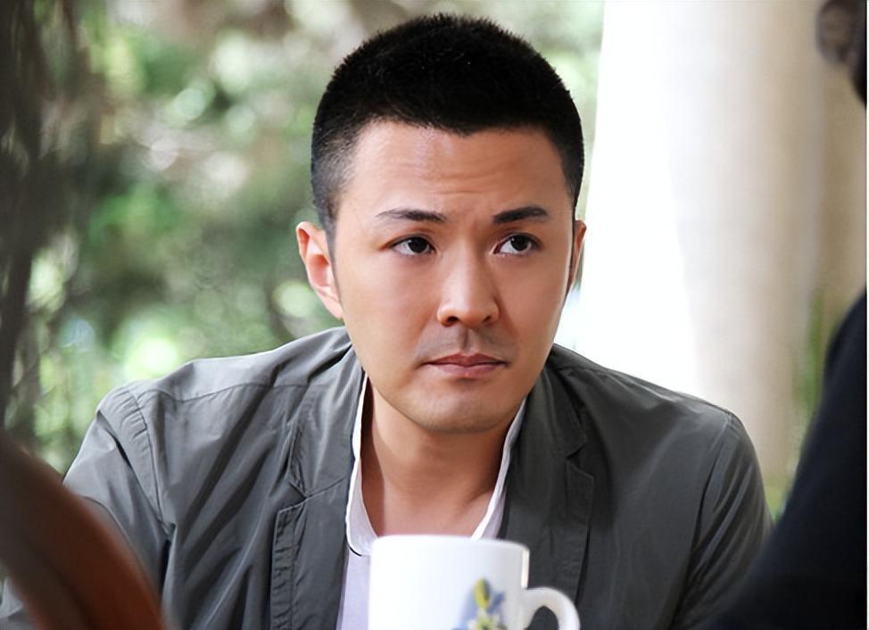 张亚东:与高圆圆分手后,事业爱情双丰收 张亚东,一个才华横溢的音乐家