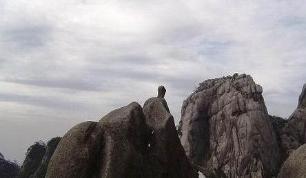 仙女弹琴:黄山的一大奇景 在黄山,有一处奇石景观,被誉为"仙女弹琴".