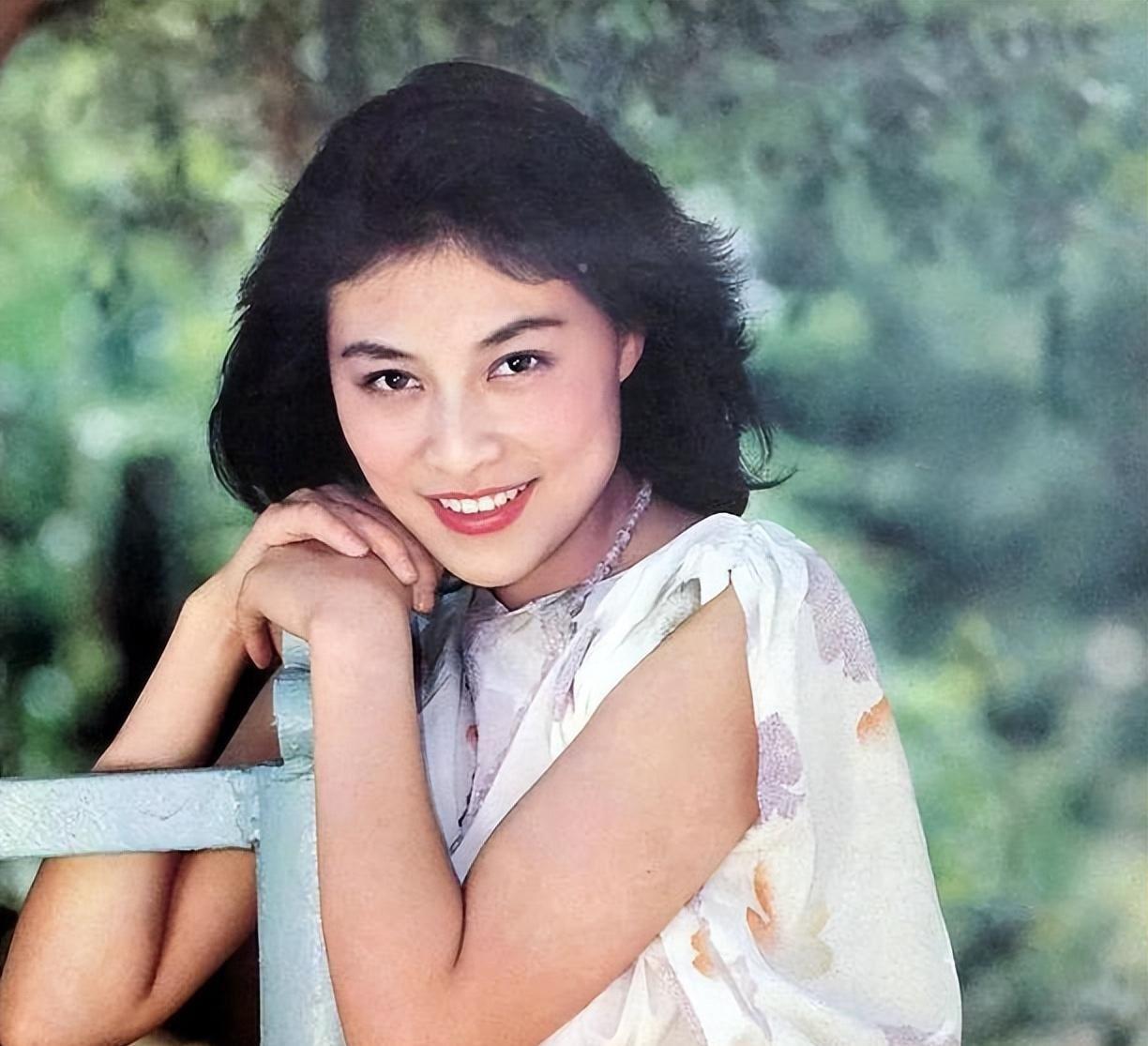 岳红:坚韧与乐观书写人生 岳红,一位演员,一位母亲,一位勇敢的生活