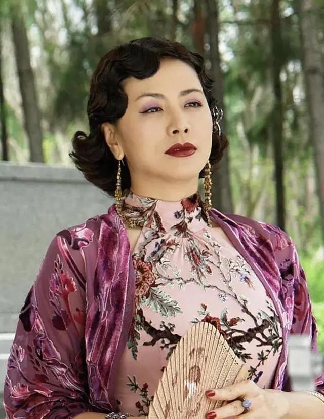 田丽:演艺圈中的风雨玫瑰,坚韧与美并存 田丽,一个台湾出生的女艺人