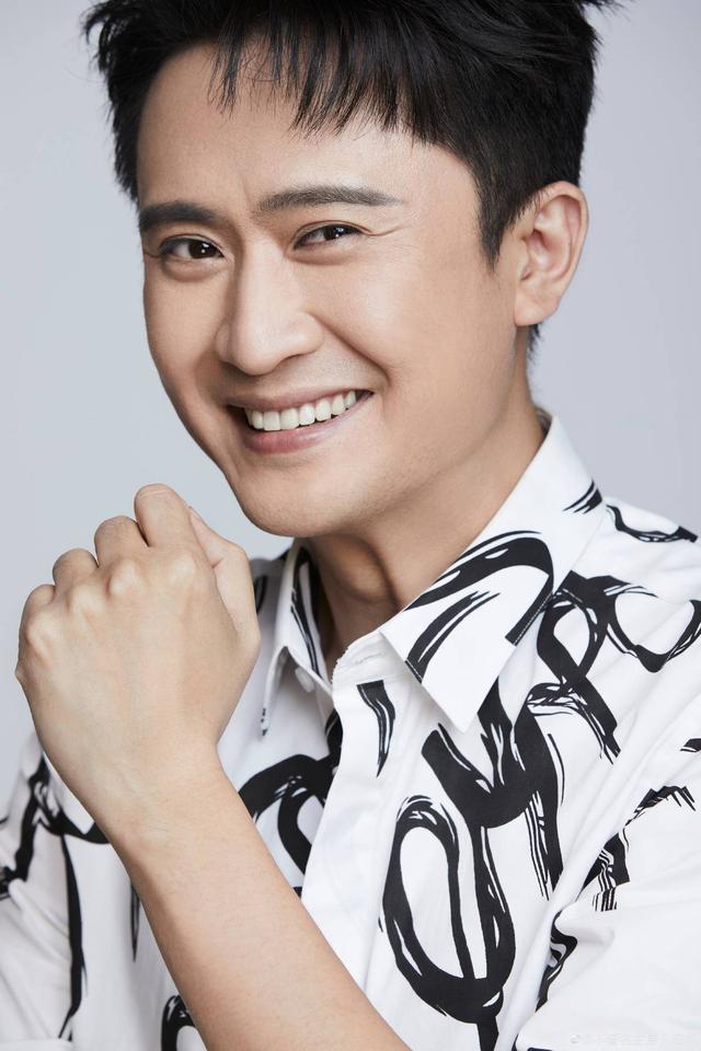 杨帆:从死神边缘走向舞台之巅,央视才子的艺术人生 杨帆,央视主持人