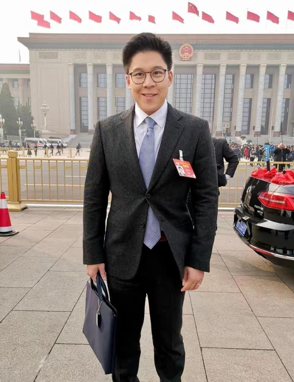 霍启刚赴天津履职 霍启刚在其个人社交媒体上发布了一项声明,表示在