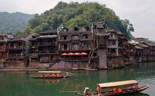 漫川古镇:千年历史的文化名镇 漫川古镇,位于陕西省商洛市山阳县城