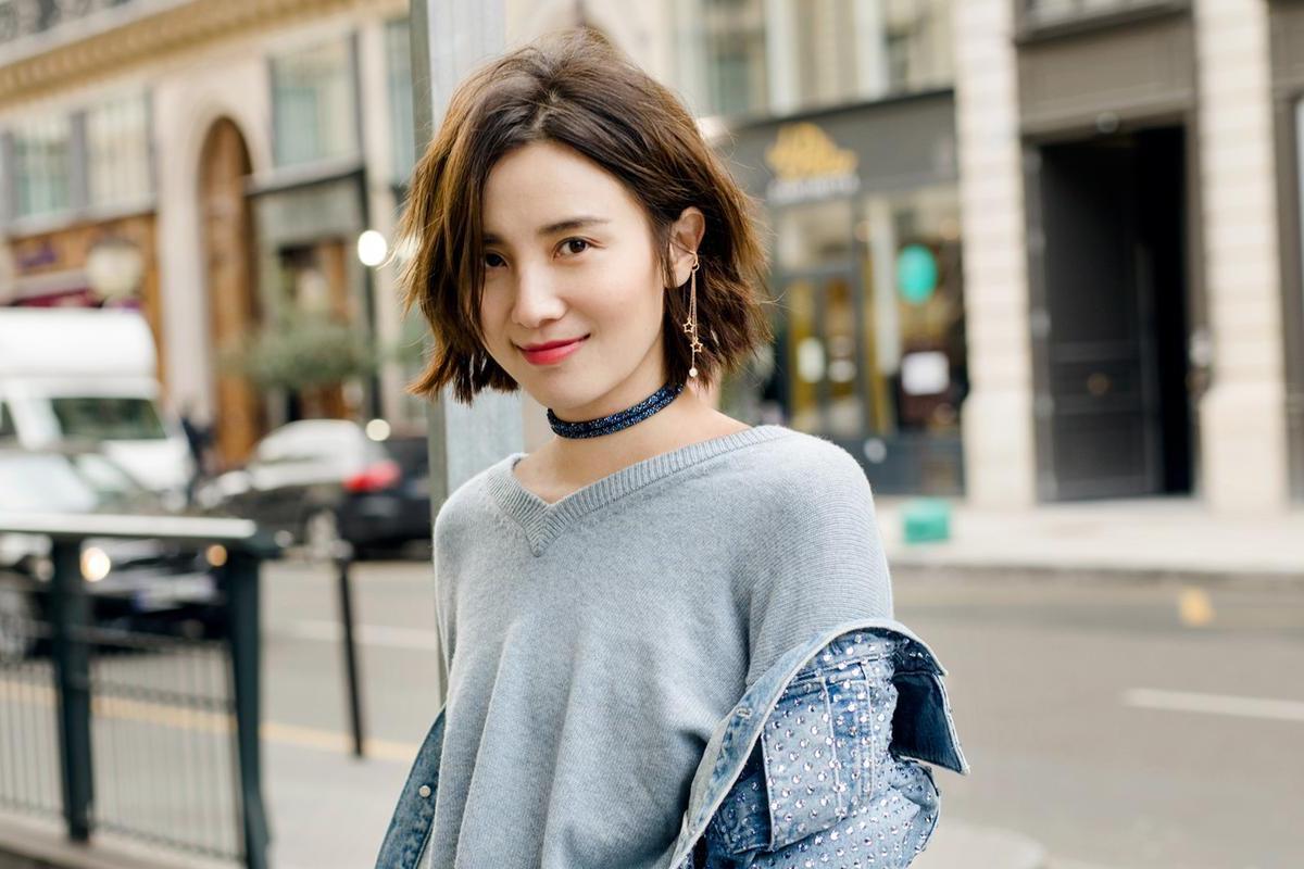 宋佳挑战双开门男款垫肩西装 宋佳身着一件超大双开门男款垫肩西装