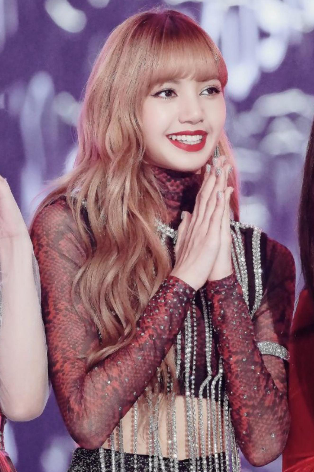 lisa:从脱衣舞到法国名流圈,她的故事比童话更精彩 lisa,这位韩国女团