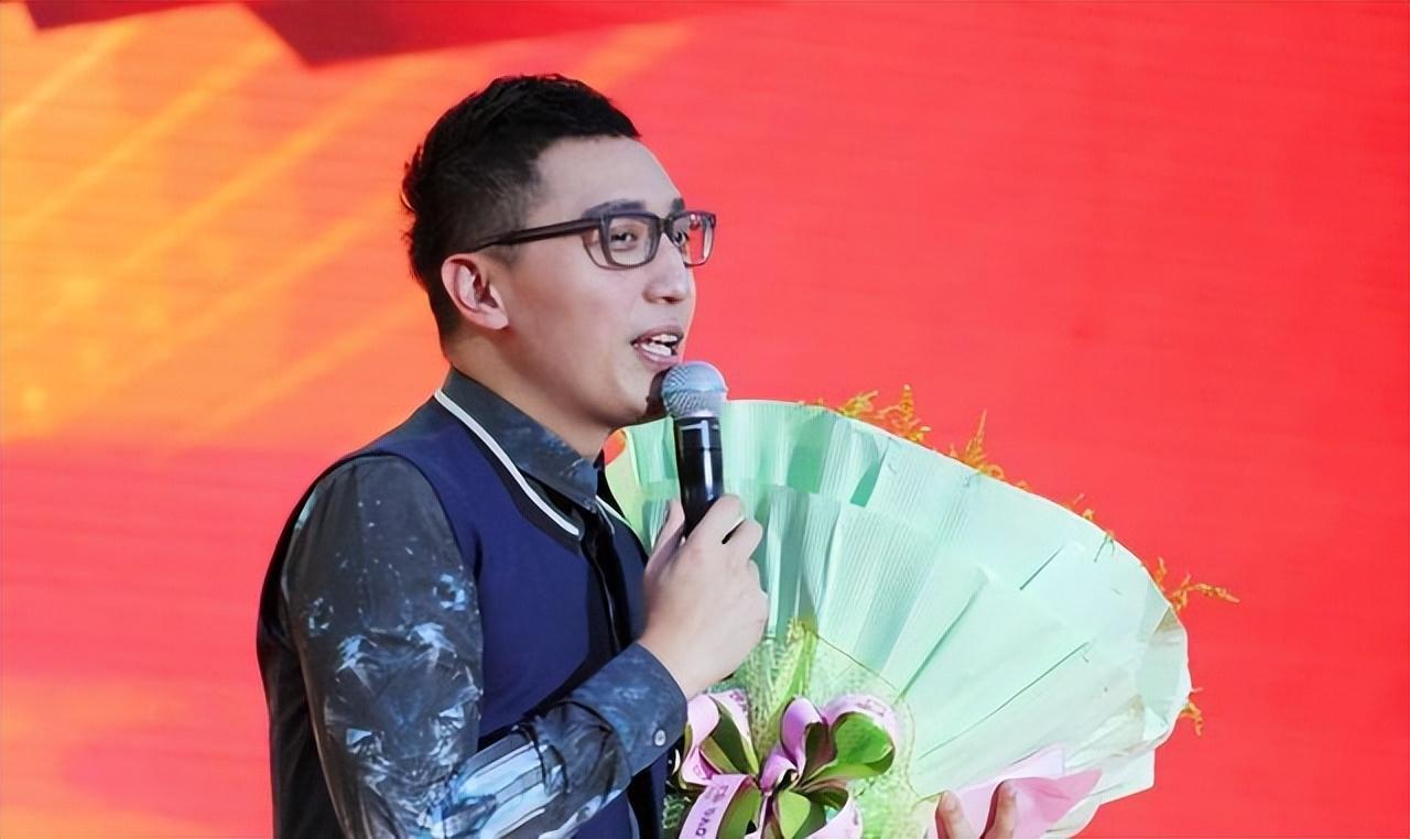 蓝台一哥"华少:从梦想成真到跌落神坛 华少,曾是浙江卫视的当红主持人