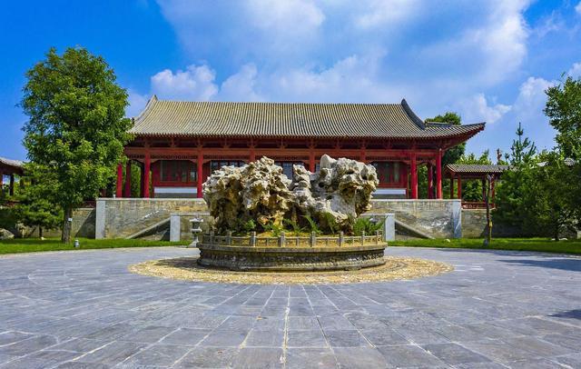 炎帝陵景区:历史,人文和自然景观的胜地 炎帝陵景区位于湖南省株洲市