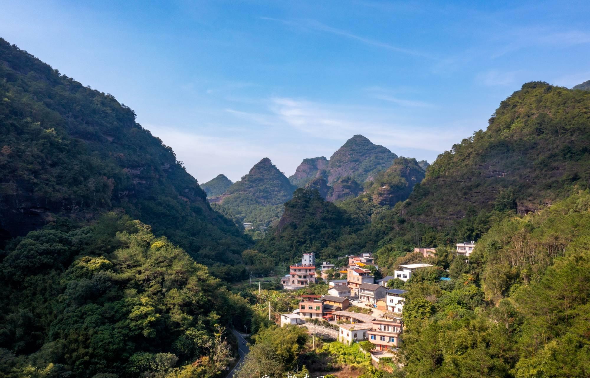 都峤山:广西版张家界 都峤山,位于广西侨乡容县,是一个被誉为"人间