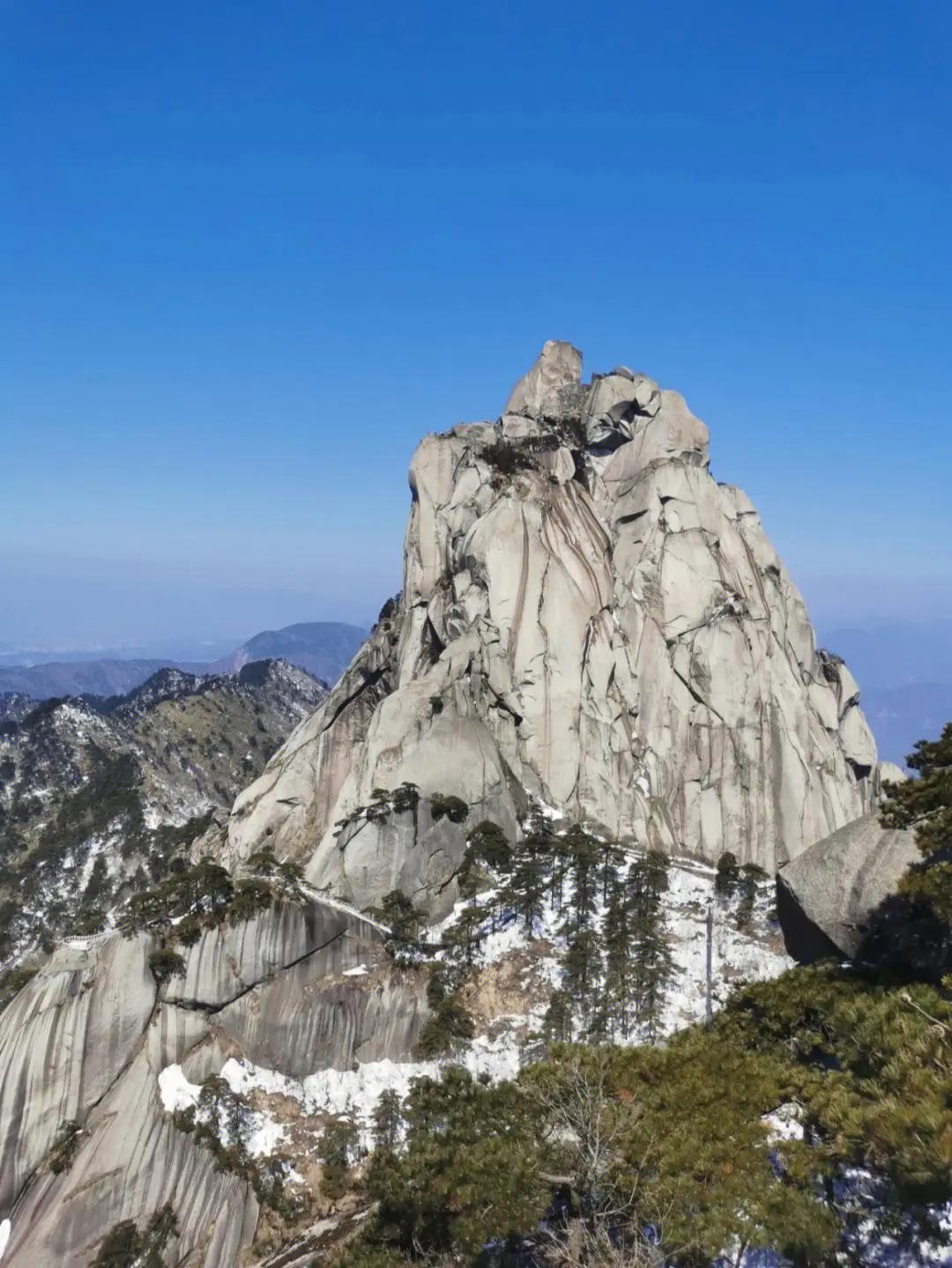 天柱山:安徽省的石头宫殿 天柱山,安徽省的三大名山之一,地质地貌