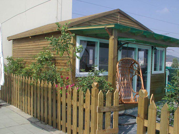 防腐木景观木屋:自然美感与耐久性的完美结合 防腐木景观木屋,以其