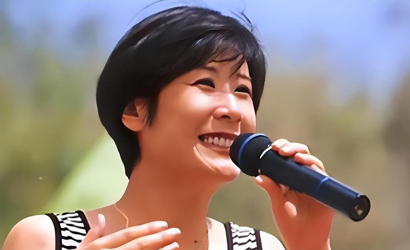 苏小明:红极一时的歌手与演艺圈的新星 苏小明,这个名字对于很多人来