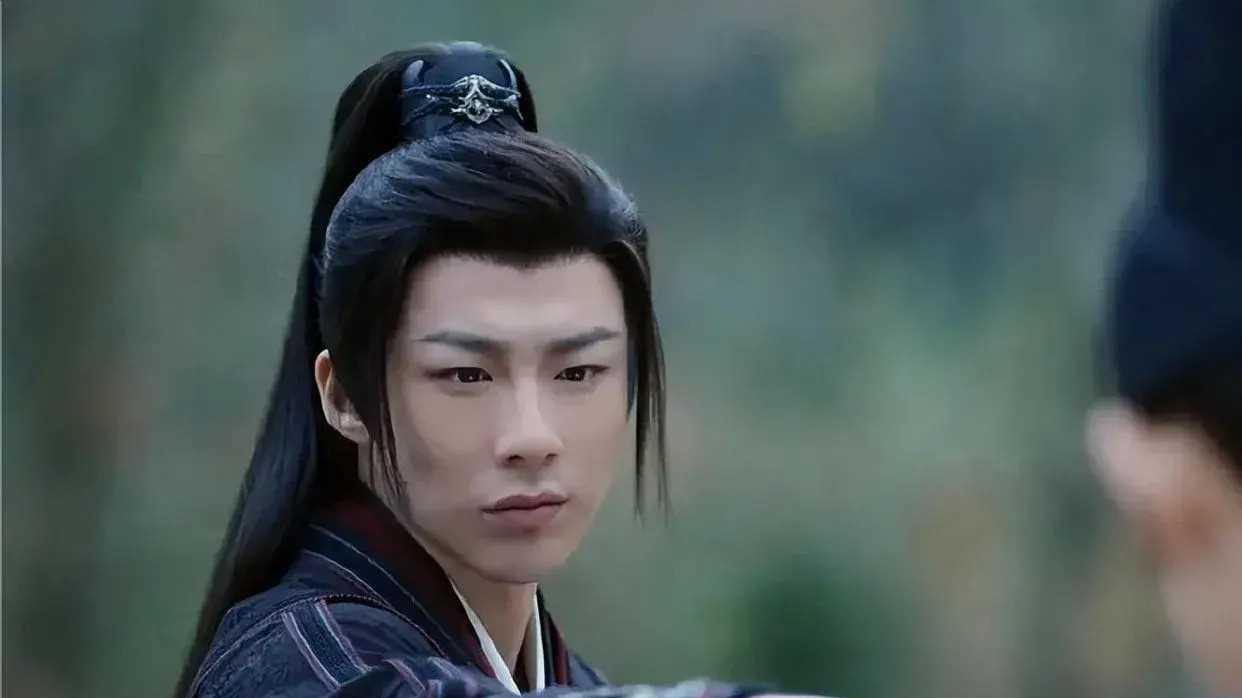 刘宇宁:配角光环与主角困境 刘宇宁在配角时,他的帅气形象总是能够